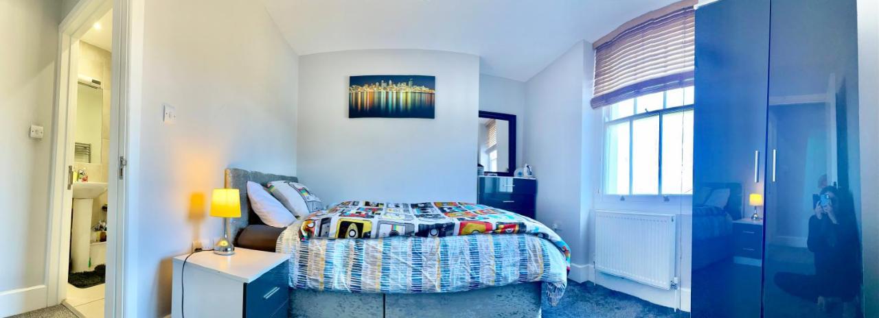 Camden Guest House Double Bedroom With Super Large King Bed London Eksteriør billede